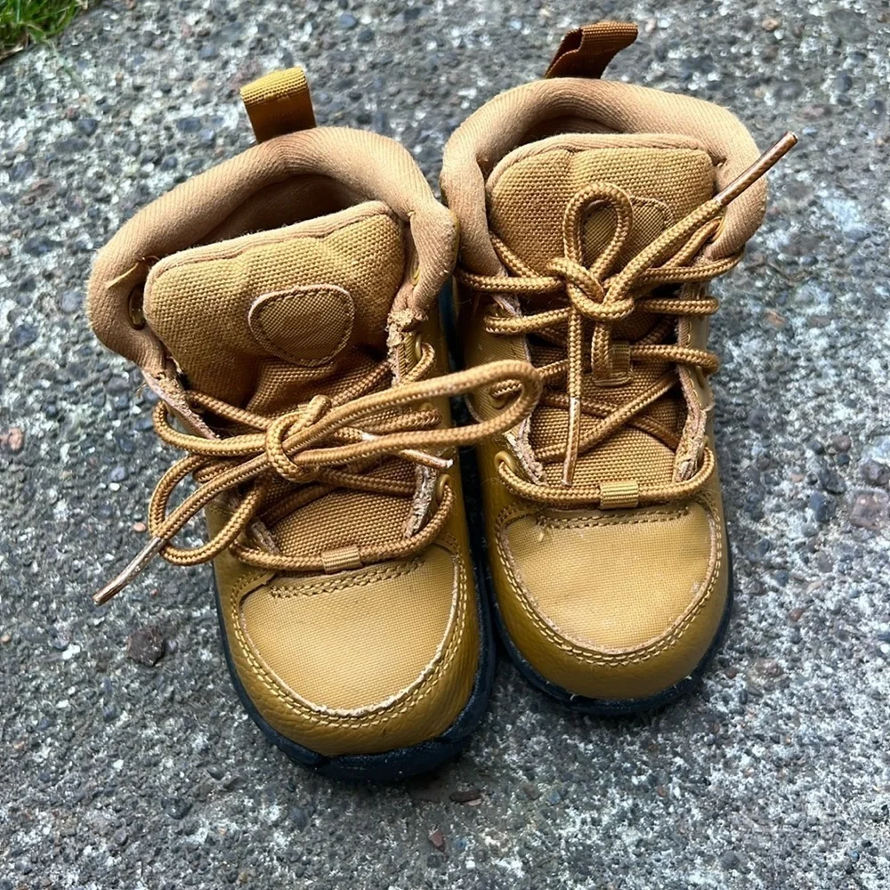 Nike Kids' Manoa Sneaker Boot 6C